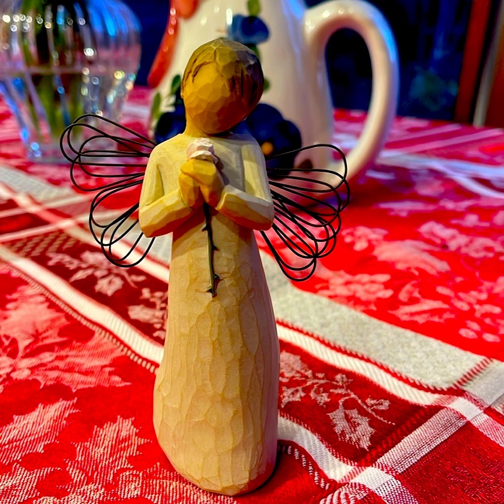 Willow Tree Angel Figurine with Wire Wings - Sweet love
